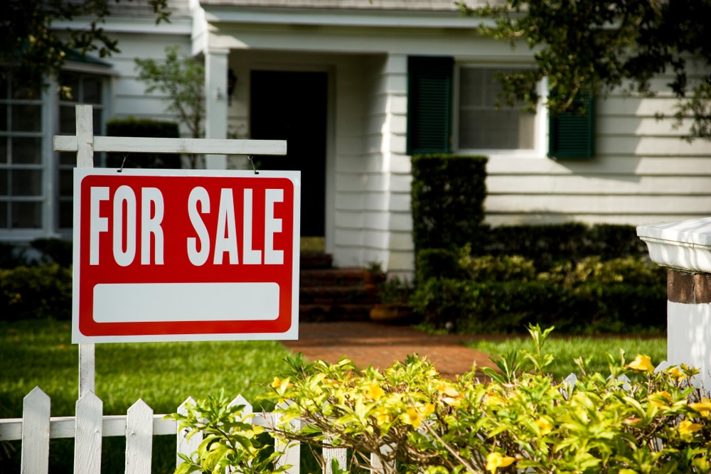 For,Sale,Sign,Outside,A,Family,House house for sale