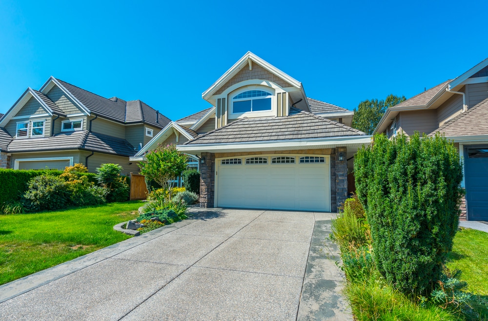 Big,Custom,Made,Luxury,House,With,Nicely,Landscaped,And,Trimmed house for sale