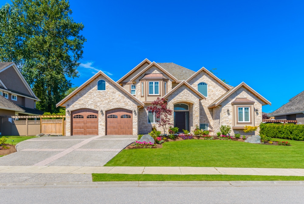 Big,Custom,Made,Luxury,House,With,Nicely,Landscaped,Front,Yard house for sale